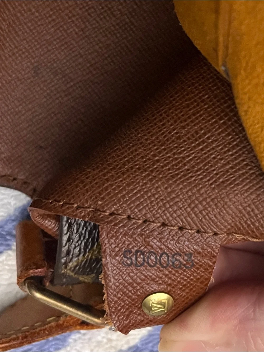 [AUTHENTICATED] Louis Vuitton Monogram Crossbody Bag Gold HW